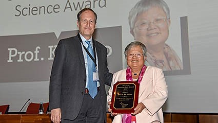 Kim Do Receiving the SIRS award